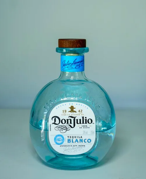 돈 훌리오 블랑코 데킬라 병