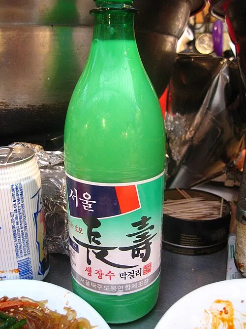 서울장수 생막걸리의 녹색 병